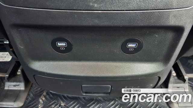 2022 Hyundai Staria Cargo 5-Seater, photograph 4