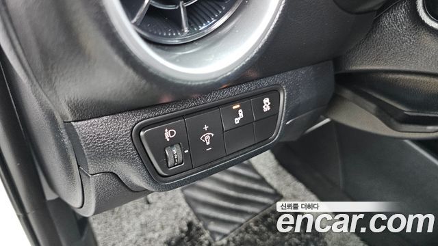 Kia K3 1.6 — photo 1 of 20