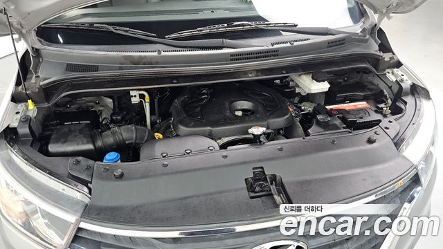 Hyundai Starex Van 3-Seater — photo 1 of 31