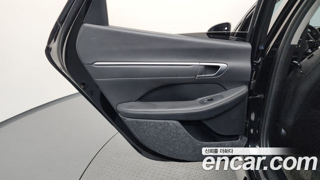 Hyundai Sonata 2.0 — photo 1 of 30