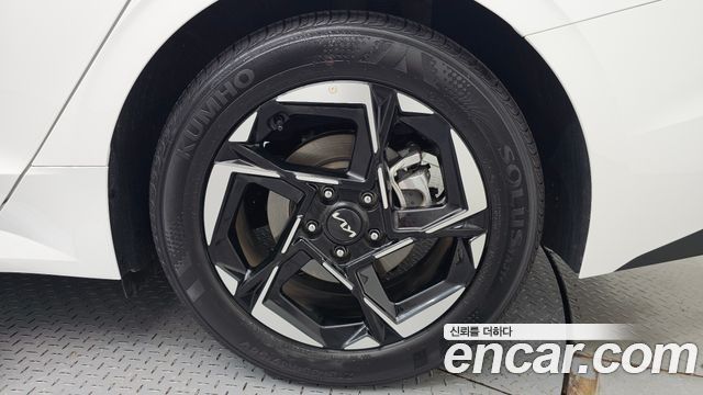 Kia K5 2.0 LPi(Rent) — photo 1 of 31