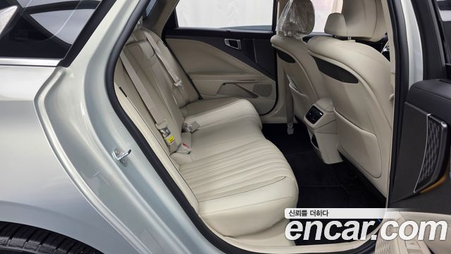 Kia K8 Signature — photo 1 of 35