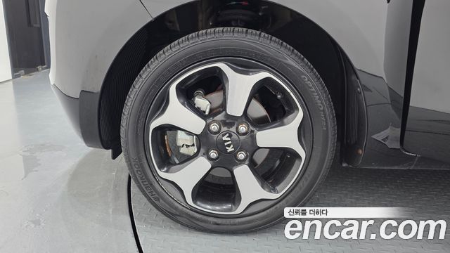 Kia RAY Prestige — photo 1 of 20