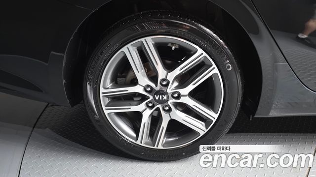 Kia K3 Standard — photo 1 of 30