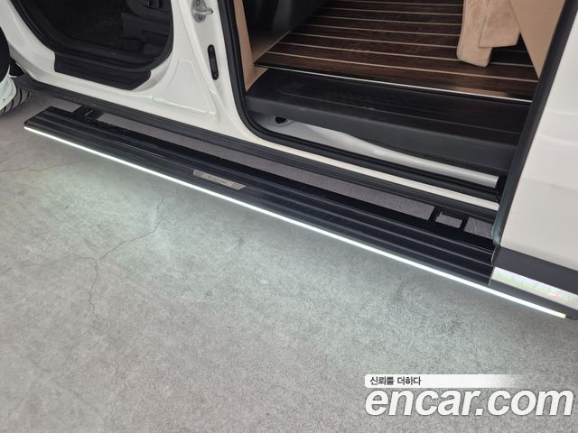 Kia Canival Diesel 9-Seater Hi-Limousine(Special Vehicle) — photo 1 of 20