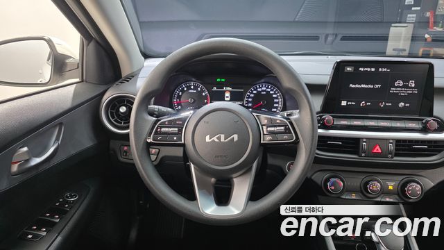 Kia K3 1.6 — photo 1 of 30