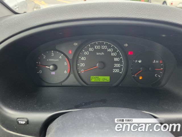 Hyundai Starex 12-Seater Wagon — photo 1 of 19