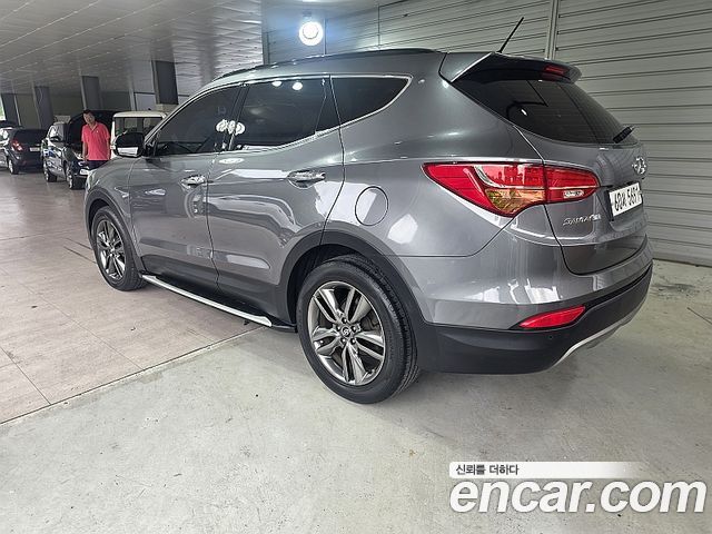 Hyundai Santafe Diesel(e-VGT) 2.0 2WD Premium — photo 1 of 20