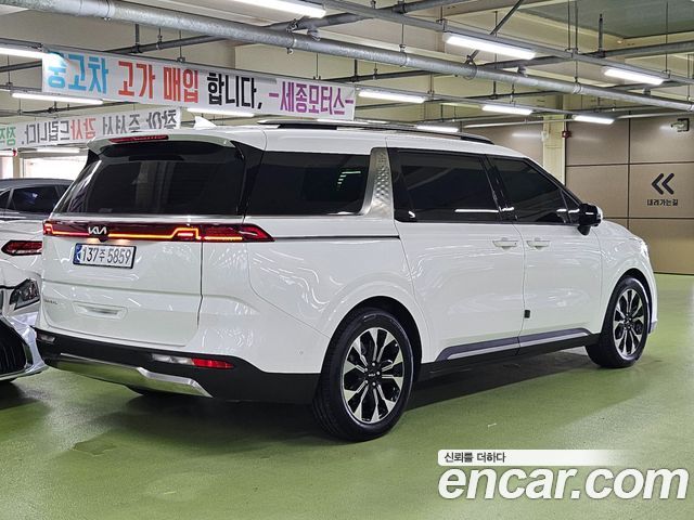 Kia Canival Gasoline 7-Seater Signature — photo 1 of 20