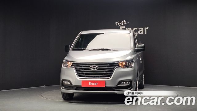 Hyundai Starex Wagon 11-Seater — photo 1 of 31