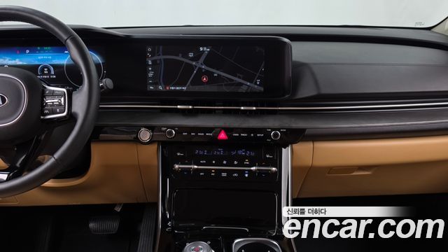 Kia Canival Gasoline 7-Seater Signature — photo 1 of 20