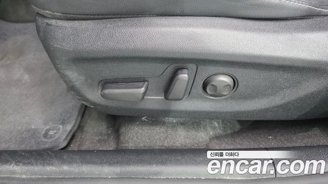 Kia Niro Earth — photo 1 of 33
