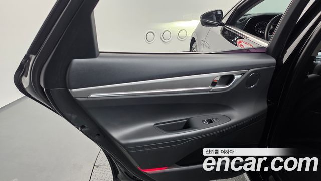 Hyundai Grandeur 2.5 — photo 1 of 34