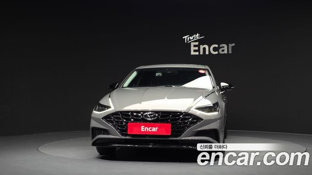 Hyundai Sonata 2.0 — photo 1 of 32