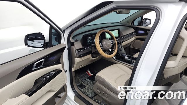 Kia Canival Gasoline 9-Seater Signature — photo 1 of 20