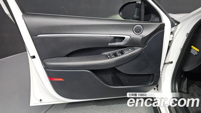 Hyundai Sonata 2.0 LPG(rental car) — photo 1 of 30