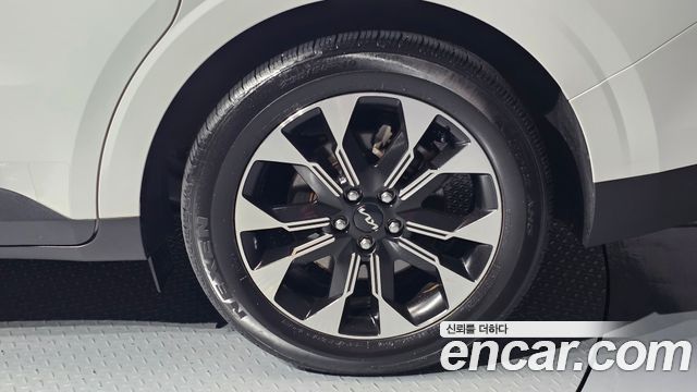 Kia Canival Diesel 9-Seater Prestige — photo 1 of 31