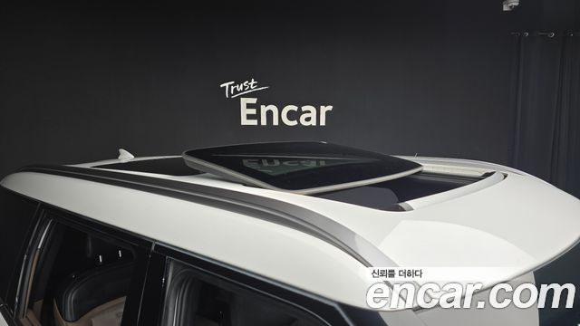 Kia EV9 Long Range 4WD — photo 1 of 33