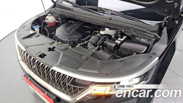 Kia Canival Diesel 9-Seater Prestige — photo 1 of 34