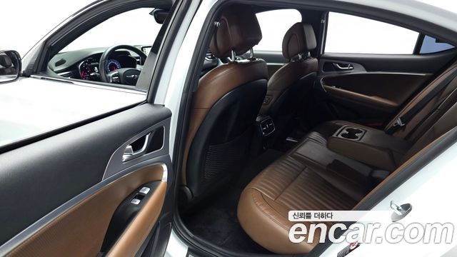 Genesis G70 2.0T AWD — photo 1 of 32