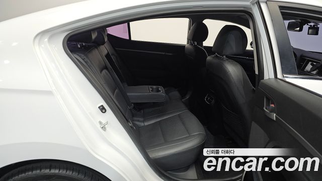 Hyundai AVANTE 1.6 GDI Modern — photo 1 of 20
