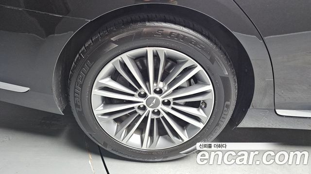 Genesis EQ900 3.8 GDI AWD — photo 1 of 20