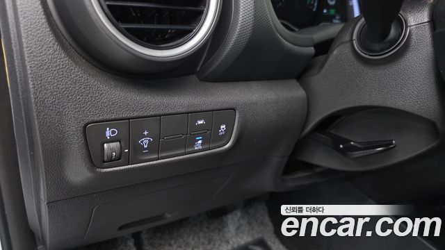 Hyundai Kona Modren — photo 1 of 31