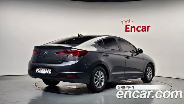 Hyundai AVANTE 1.6 — photo 1 of 30