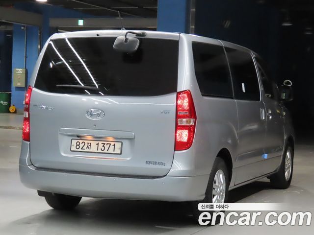 Hyundai Starex Van 3-Seater — photo 1 of 20