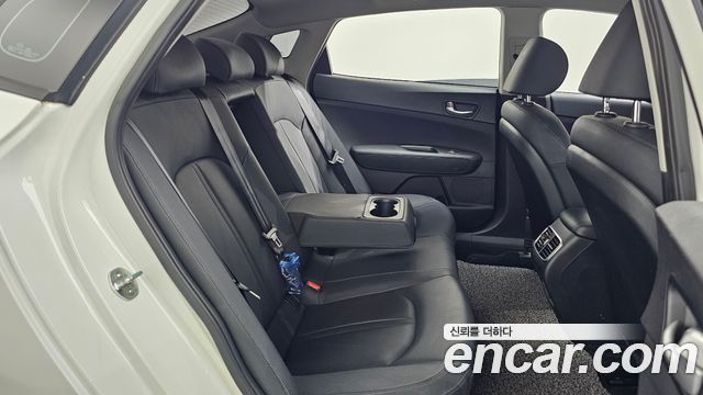 Kia K5 2.0 — photo 1 of 31