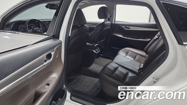 Hyundai Grandeur 3.0 LPi Rent Car — photo 1 of 31