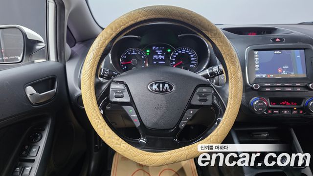 Kia K3 Trendy — photo 1 of 28