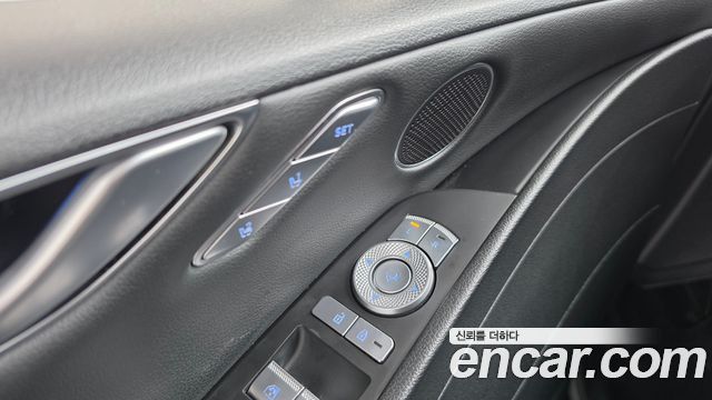 Genesis G80 Gasoline 2.5 Turbo AWD — photo 1 of 32