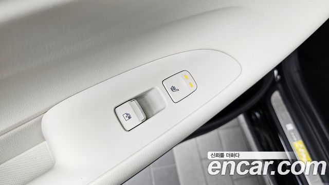 Hyundai Grandeur 2.5 — photo 1 of 36