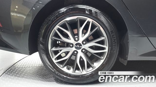 Kia K5 2.0 — photo 1 of 32