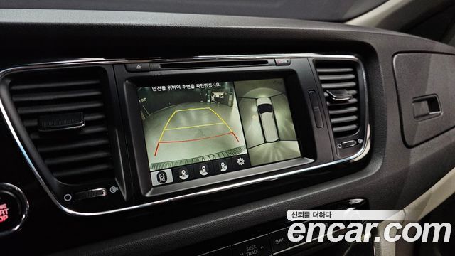 Kia Canival 9-seater Noblesse — photo 1 of 20