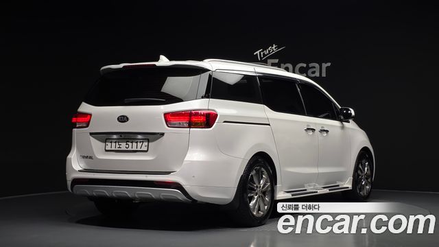 Kia Canival 9-seater Noblesse — photo 1 of 32