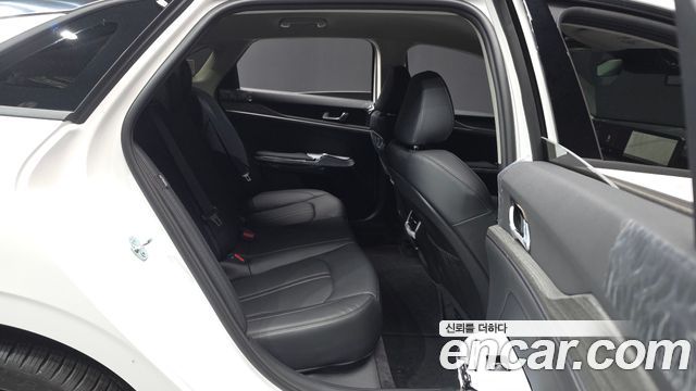 Kia K5 1.6 Turbo — photo 1 of 30