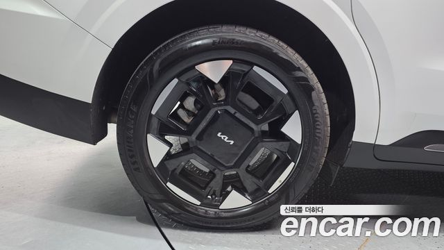Kia Canival HEV 9seater Nobless — photo 1 of 35
