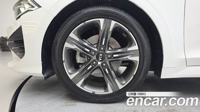 Kia K5 2.0 — photo 1 of 20