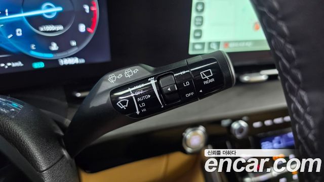 Kia Canival Gasoline 9-Seater Signature — photo 1 of 20
