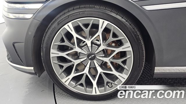 Genesis G90 Gasoline 3.5 Turbo e-S/C AWD — photo 1 of 30