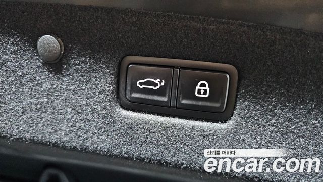 Kia K8 Signature — photo 1 of 36