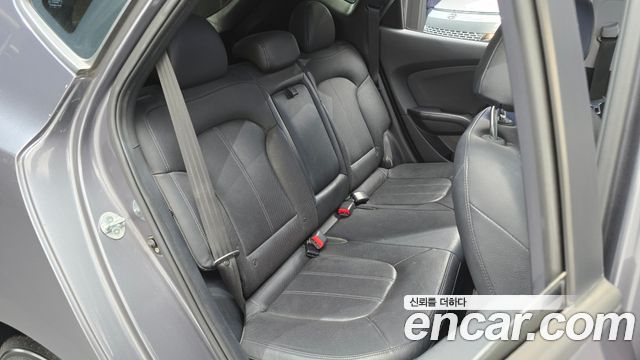 Hyundai Tucson Diesel(e-VGT) 2WD — photo 1 of 32