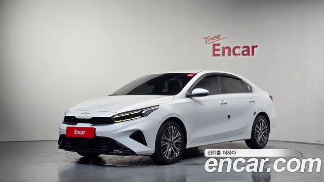 Kia K3 1.6 — photo 1 of 33