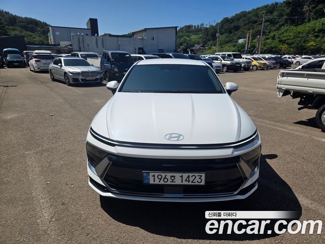 Hyundai Sonata 2.0 — photo 1 of 12