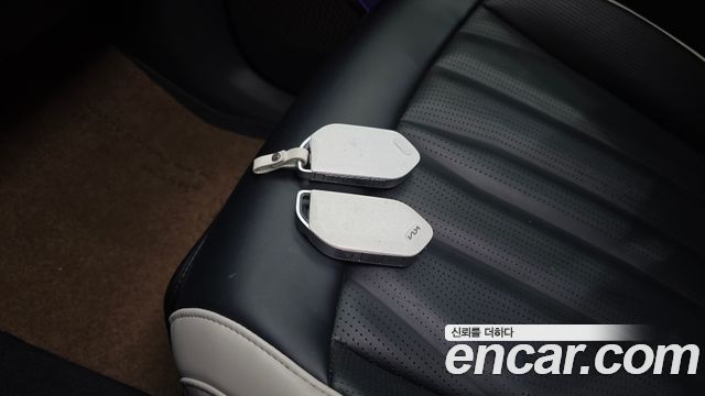 Kia EV9 Long Range 4WD — photo 1 of 37