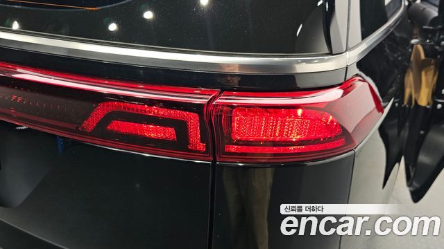 Kia Canival Gasoline 9-Seater Signature — photo 1 of 35