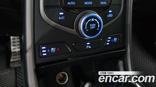 Hyundai AVANTE 1.6 GDi Premium — photo 1 of 33