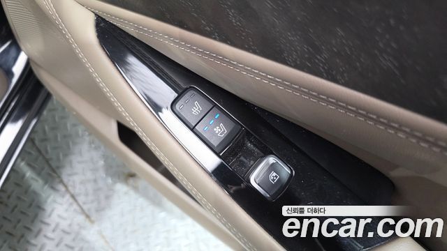 2022 Kia K8 2.5 Gasoline 2WD, photograph 4